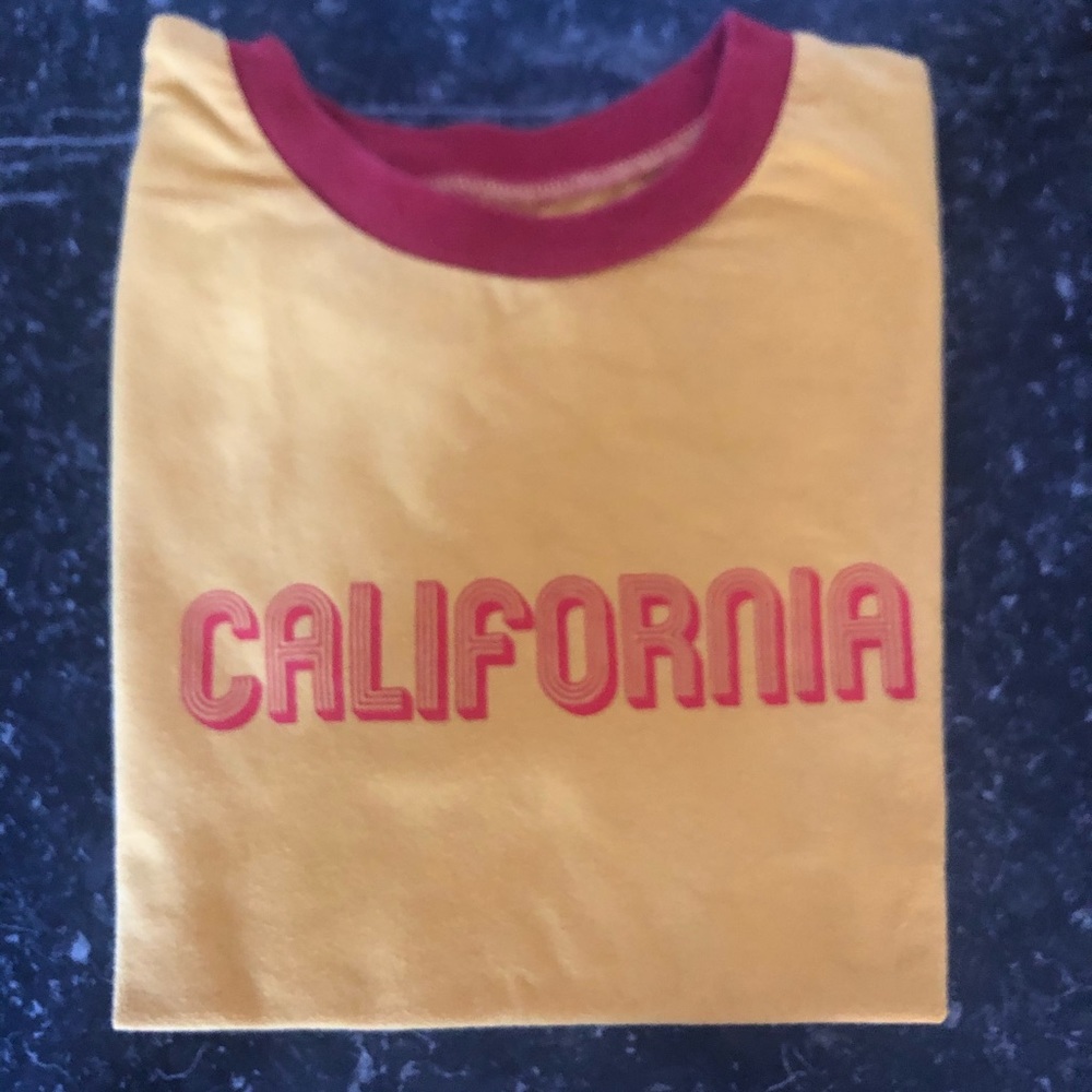 🌼🌼California T shirt 🌼🌼